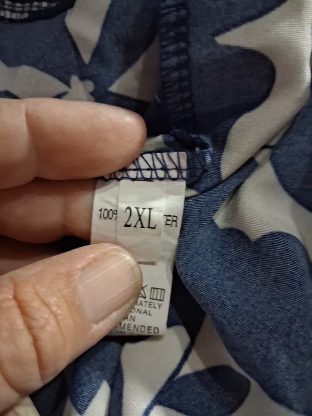 Blue and White Floral V-Neck Camisole Woman's Size 2X - Picture 5 of 6